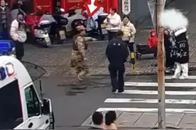 幼童突发疾病，家长求助执勤巡特警…… #巡特警武警合力开道送医  ！（供稿：定海区融媒体中心 ）视频封面