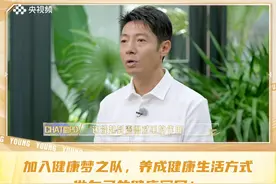 大话筒、电蚊拍、秧歌扇也能当羽毛球拍？撒贝宁和朱广权“卧龙凤雏”合体瞎支招，在线教学球拍选择新指南，主打一个已读乱回！#做自己的健康冠军  #喝彩中国  #安利  #纽崔莱
