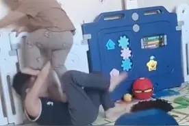 #果冻的家庭地位 被爸妈训，被弟弟欺负，小果冻实惨啊
视频封面