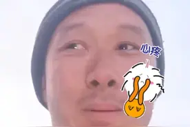 近日吉林，一位老父亲喊话未来儿媳妇：自己挣得不多，但在努力攒彩礼钱，要是结婚那天真的没攒齐，以后也会继续努力补齐。这份朴实真挚的情感令人心酸#泪奔瞬间 #好父亲 #彩礼 视频封面