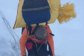 登上珠穆朗玛峰可不是那么简单的视频封面