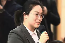 十四届全国人大三次会议民生主题记者会3月9日在梅地亚中心举行。工人日报记者李娜提问住房和城乡建设部部长倪虹：今年的政府工作报告提出，持续用力推进房地产市场“止跌回稳”，社会各界对此十分关注，请问目前房地产市场形势如何？今年在稳楼市方面有哪些考虑？（工人日报客户端记者李娜 吴凡 肖婕妤）#2025全国两会  #推动房地产市场止跌回稳视频封面