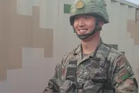 已馋哭！这就是传说中的野外驻训伙食？（作者：庞博文、赵建超、韩继伟、高中秋、付军、韩咏轩；编辑：韩咏轩）#驻训  #兵哥哥  #美食视频封面