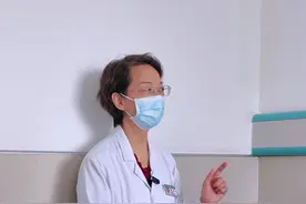老太太发烧住院，药物干预有风险，建议物理降温 #发烧 #物理降温视频封面