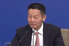 直通两会 | 谈DeepSeek谈AI谈资本市场，经济主题记者会“科技含量”高！证监会：加快健全专门针对科技企业的支持机制 #2025全国两会 #2025两会观察 #DeepSeek #人工智能 #直通两会视频封面