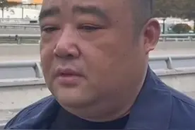 西安的哥徒手掰玻璃从自燃车中勇救四人，一起救人的乘客也找到了！视频封面