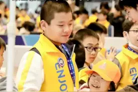 厉害了！福州小孩哥小孩姐勇夺世界机器人大赛单项冠军！#2024世界机器人大赛#福州#小学生#机器人
记者 林铭
剪辑 芦懿
审核 管慧 林亦敏 张浩清视频封面