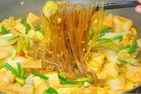 白菜豆腐炖粉条怎么做好吃？诀窍告诉你，鲜香美味，一大锅不够吃视频封面