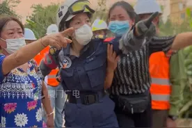孩子埋在里面！缅甸华人妇女哭着向厦门蓝天救援队求助 #缅甸地震  #厦门  #蓝天救援队视频封面