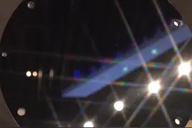 #走在前开新局 #德州 硅片是半导体产业最重要的基础材料，95%以上的芯片都是制作在硅材料上。走进有研半导体 探秘中国“芯”基石——“硅片”视频封面