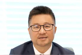 过敏了要永久忌口？其实不一定！ 很多#过敏 患者都纠结要不要#忌口 ，首先分清是真过敏还是假过敏，然后相对性忌口 。
#皮肤科医生赵作涛   #皮肤过敏  #荨麻疹视频封面