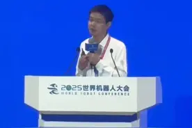 8月9日，在北京亦庄举办的2025世界机器人大会上，宇树科技创始人王兴兴分享对国内和全球机器人行业思考：行业增长非常惊人！（作者：熊琳、高依菲）#世界机器人大会 #宇树科技 #王兴兴 #秀我中国