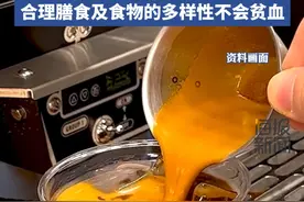 经常喝咖啡会导致贫血吗？ 咖啡只影响谷物和蔬菜中的铁，对如肉类中的铁无影响。合理膳食及食物的多样性，可以保证充足的铁吸收，咖啡并不会导致贫血。视频封面