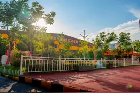 新东方校园环境优美，学习氛围浓厚， 多种教学模式相结合视频封面