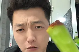 有些歌从开始唱 就是曲终人散。列气！#吃下这一口烟火气 #吃着吃着脑补一场大戏 #小众美食吃法测评 #一个人也可以很幸福 #人间烟火最抚人心视频封面