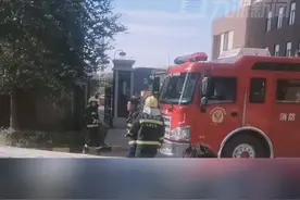 10月18日，据长春警方通报：#男子将岳母妻子等四人杀害后跳楼坠亡。目前，案件侦办和善后处置正在工作中。视频封面