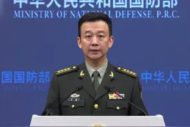 【3艘中国军舰在澳大利亚近海实弹演习？中方回应】近日，澳方炒作中方舰艇编队演训活动。国防部回应称，有关言论与事实完全不符；澳方在心知肚明的情况下，对中方无理指责并蓄意炒作，我们深感诧异、强烈不满。视频封面