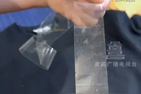2月24日 （发布），洗衣机洗衣服时有白毛絮怎么办，“把洗脸巾放进毛絮收集器里”，洗完衣服干干净净 基本不会有特别夸张的毛絮。#洗衣机 #洗衣机清洗#洗衣服  #洗衣机小妙招 #毛絮视频封面