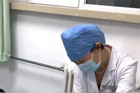 膝关节炎腿疼腿麻，跟阴天下雨有直接关系，热敷不如直接用中药泡 #膝关节炎 #腿疼 #骨科 #硬核健康科普行动  #涨知识视频封面