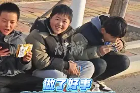 荒草起火5少年奋力扑救并报警求助。Ps：勇敢的少年们，别害羞,你们值得！#天津消防 #救援第一线 #正能量视频封面