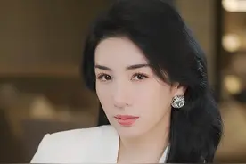 都说女人是水做的 我不是 我是雪碧 是可乐 带气 劲儿大 只能捧着 不能晃 一晃就爆炸#风华计划视频封面
