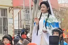 2月25日，河北一15岁女孩饰演的“小观音”走红，笑容治愈，面相灵性视频封面