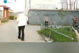 爱情变“仇敌”？男女分手后矛盾升级，上演喇叭大战，小莉现场调解（2）视频封面