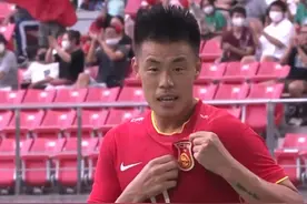 老将谭龙一锤定音，国足选拔队1-0中国香港队，收获2022东亚杯唯一一场胜利 #中国男足 #谭龙 #东亚杯 视频封面