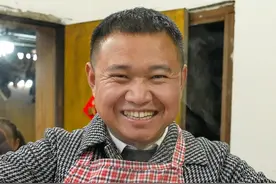 家里来客人了，农村四哥安排5斤大猪蹄，软糯Q弹，肥而不腻，下酒下饭巴适惨了！#新农人计划2025  #乡村守护人 #我的乡村生活 #抖音创作季视频封面