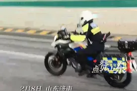 2月8日，山东济南，“提速！提速！大胆闯红灯！”#济南交警再现狂飙送医 铁骑一度飙到125：路上的每一分钟对于病人都是有意义的！视频封面