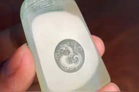 翡翠雕刻，仿古无事牌#翡翠雕刻 #俏色巧雕 #手艺人视频封面