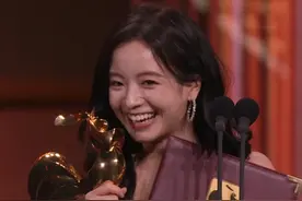 李庚希获金鸡奖最佳女主角！首位00后金鸡影后！（编辑/宜轩）#国贸相约共赏金鸡 #我在厦门看金鸡 #金鸡百花电影节 #在抖音看金鸡奖视频封面