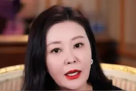 主持人王小骞自曝女儿患矮小症，打了一年多成长激素，目前10岁身高1.44米视频封面