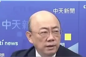 台前海军舰长吕礼诗在第十五届中国航展受访时称“中国强”遭绿营痛批。台湾时事评论员郭正亮在岛内政论节目上吐槽，民进党这是借机炒作，实为恫吓岛内现役军人。#台退役舰长哽咽叹中国强视频封面