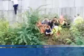 九寨沟消防员落入洪水最终获救#九寨沟 #洪水视频封面