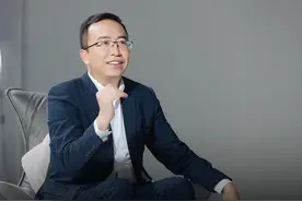网友问：iPhone的信号在高铁上很差，荣耀可以解决吗？我想说：视频封面