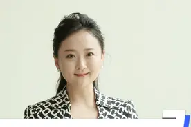 亿万身家不养爹 年迈的父亲身披横幅指责三个儿女不尽赡养义务。那么身价过亿的子女为何集体不认亲爹呢？#情感#家庭