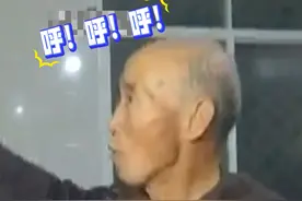 11月18日，黑龙江勃利县，野生东北虎进村事件后续，一名村民左手被咬伤可能保不住，当地正全力搜捕，当事大爷回忆：老虎扑过来的时候才害怕，自己74岁了，老虎真要越过铁门他跑不进屋。视频封面