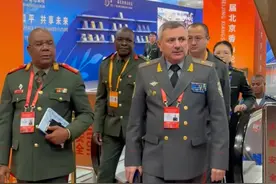 第十一届北京香山论坛现场，数数你能认出哪些国家的军装？视频封面