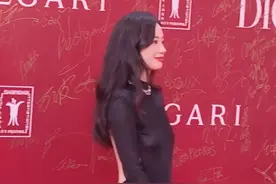 硬控！李梦这套长裙太顶，一转身更为惊艳，气质绝美！ #上海国际电影节 #李梦 #红毯造型视频封面