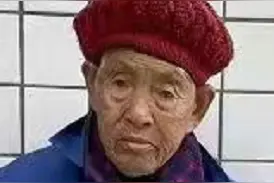 重庆寻亲：八旬老太被救助，高1米55，穿黑色衣服、蓝色裤子图片