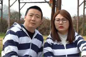 这种夸人方式太酷啦，你们猜猜最后潇洒哥说的两个词怎么解释？#搞笑 #四川方言 #温江撑展队视频封面