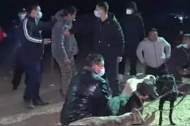 12月14日，河南上蔡，30多人深夜聚在麦田，以“狗撵兔子”的方式#赌博 ，警方一举查获！扣押猎犬8条 #河南dou知道视频封面