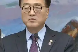 【#韩国国会议长开始电视直播  议长称：将尽全力守护国会】当地时间12月6日，韩国国会议长电视直播开始。韩国国会议长表示，“二次戒严”坚决不能接受，将尽全力守护国会。#韩国会议长称将尽全力守护国会  （央视新闻）视频封面