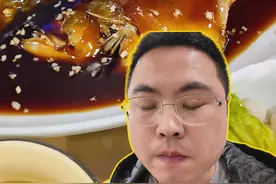 杭州出差，和陌生人拼桌吃西湖醋鱼？ 吃西湖醋鱼，品百味人生视频封面