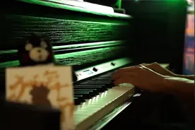 原创纯音乐—《aurora》，请配合假期食用#音乐 #钢琴🎹视频封面