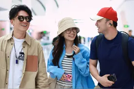李泽锋站姐拍央视主持人，王冰冰被夸美反应可爱，还调侃尼格买提视频封面