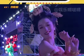 黄玲：倒反天罡#黄玲 #免我蹉跎苦 #万万没想到 #音乐现场视频封面