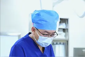 沈阳大姐站久了腿发沉，6个月前没症状，近期出现症状 #静脉曲张微创 #静脉曲张手术 #静脉曲张怎么办 #医者仁心 #硬核健康科普行动视频封面
