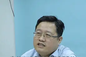 为什么鹿主任喜欢侧卧位 最大的好处是什么 为什么鹿主任喜欢侧卧位最大的好处是什么#腰椎间盘突出 #脊柱健康 #健康科普视频封面